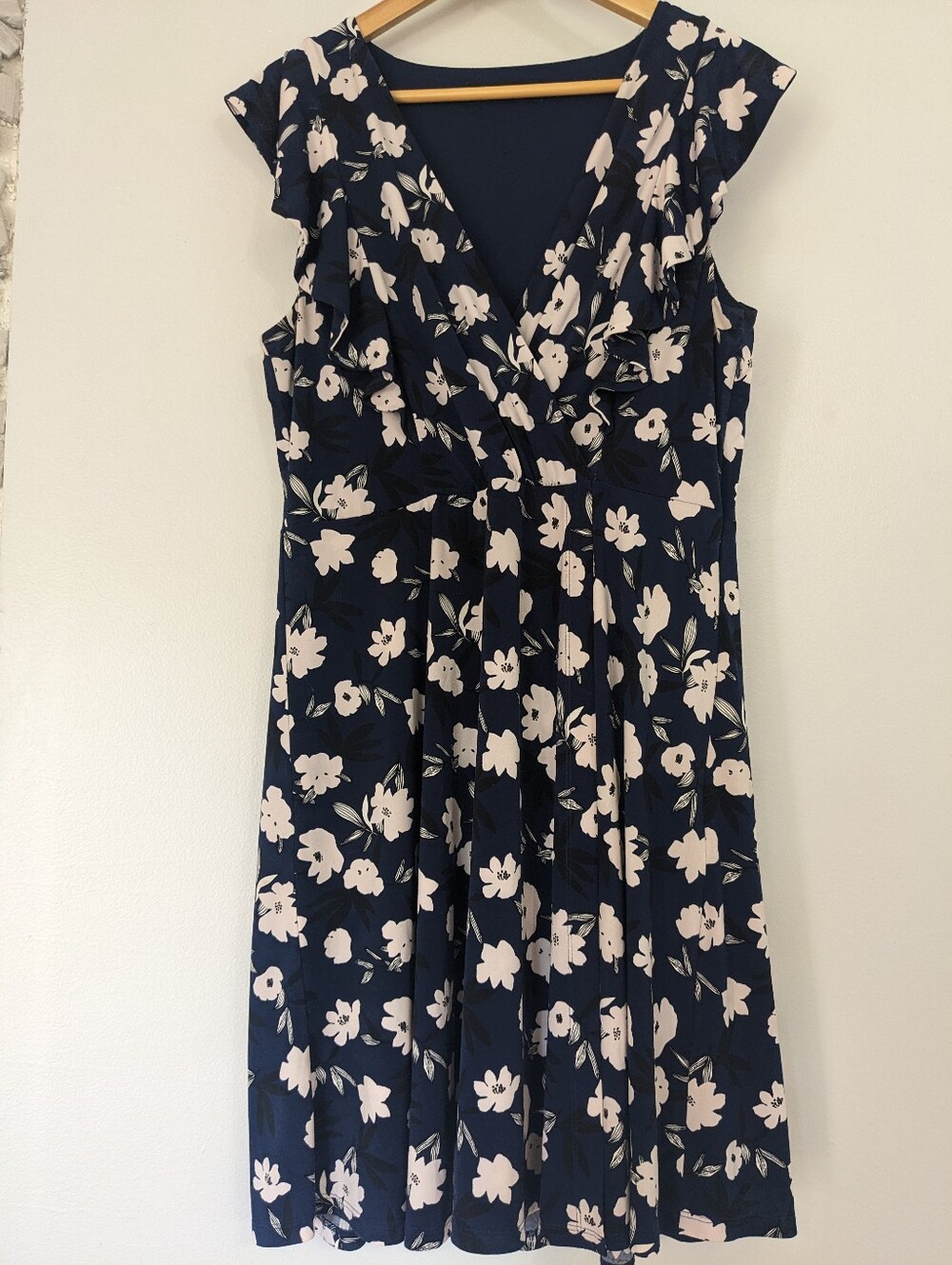 Ivanka Trump Dress Women's Med L Blue Floral Summer Capped Sleeves Midi Stretch